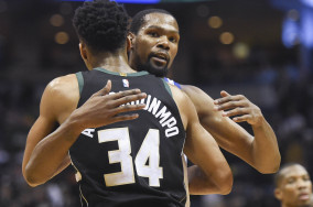 Durant praises Giannis: 'He's operating on a different level'