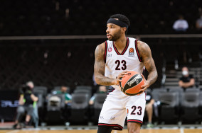 Malcolm Delaney suffers a hamstring injury