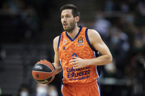 Veteran Sam Van Rossom stays in Valencia for 10th season