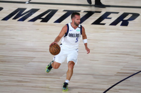 Local legends assemble: J.J. Barea returns to the Mavericks