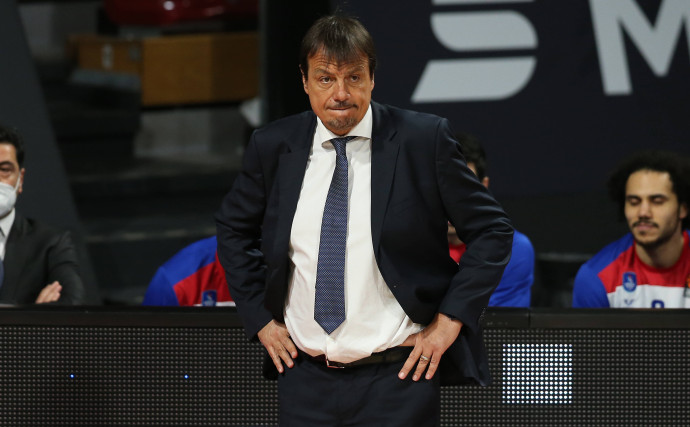 Ataman laments about the defense and rebounds as Efes remain winless after two games