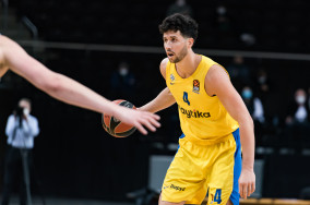 Maccabi bring back forward Angelo Caloiaro