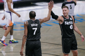 Report: Nets extend experienced forward Blake Griffin