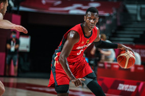 Toronto Raptors sign Isaac Bonga