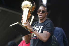 Raptors president Masai Ujiri to stay in Toronto