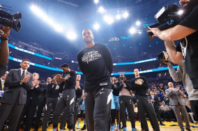 Andre Iguodala officially rejoins Warriors