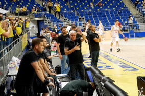 Greeted with chants and presents: Zeljko Obradovic applauded at Ulker Sports Arena