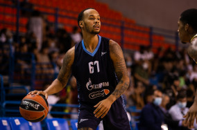 Napier goes off for 33 points, leads Zenit to Super Cup final