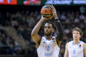 Zenit's Jordan Loyd sinks Zielona Gora with 21 points