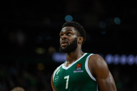 Zalgiris' Josh Nebo is expected to play in tonight's match