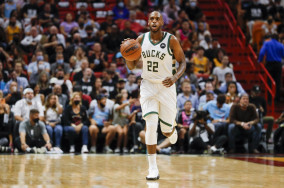 Khris Middleton, Bucks cap road trip against Pacers