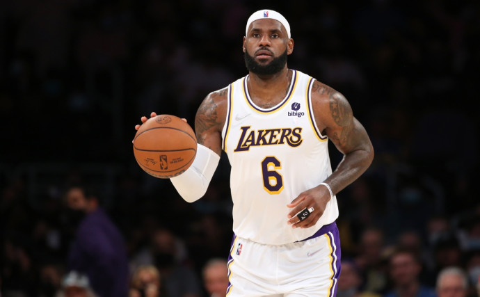 Lakers' LeBron James (ankle) misses Spurs game