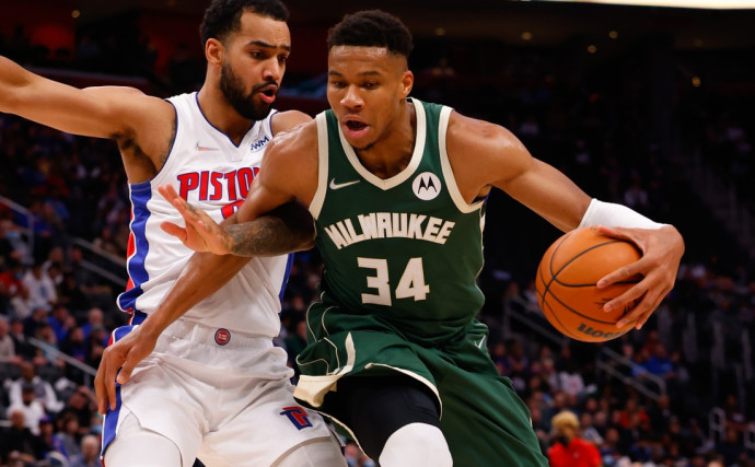 Efficient Giannis and Bucks rout past Pistons