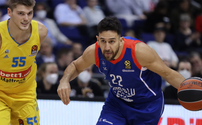 Micic and Anadolu Efes put on a dominant display, blow past ALBA