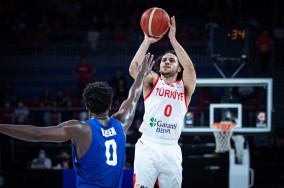 Shane Larkin leads Turkey to a win over Great Britain