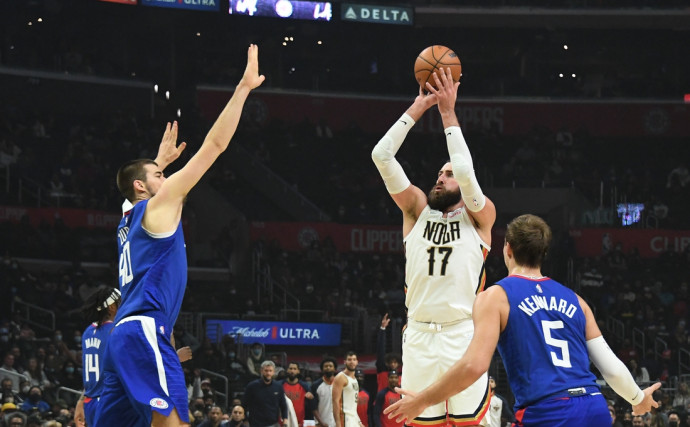 Jonas Valanciunas' huge night lifts Pelicans over Clippers