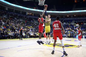 Vesely shadows splendid Mike James' performance, helps Fenerbahce to end their wins' drought