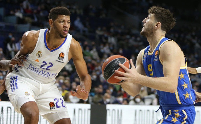 Maccabi's Sorkin suffered a broken thumb, while Real's Abalde sustained a muscle injury