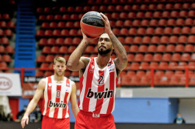 Dorsey-Vezenkov combine for 37 points, guide Olympiacos to cruising W over Larisa