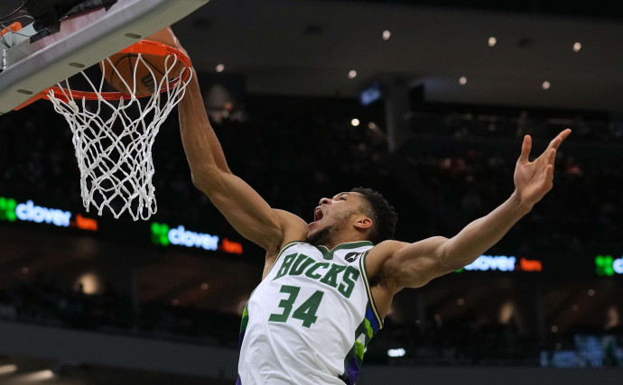 Giannis scores 36 and makes triumphant return in Bucks comeback win