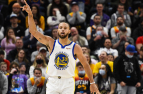 Warriors outlast Jazz while Steph Curry breaks his own all-time record