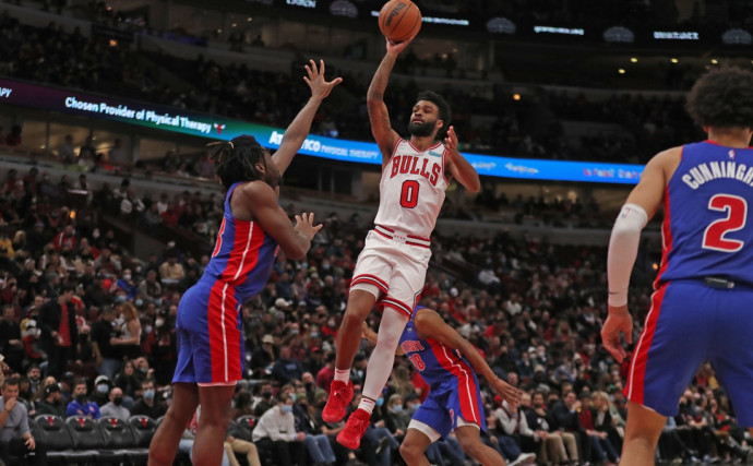 Eight Bulls hit double figures in rout of Pistons