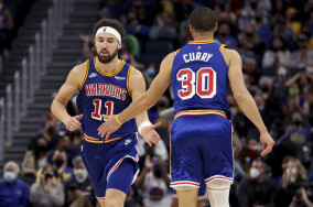 Splash Brothers combine for 39 points and guide Warriors past Pistons