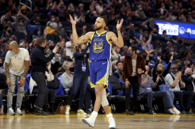 Stephen Curry recalls a story of his first-ever lookaway three-pointer