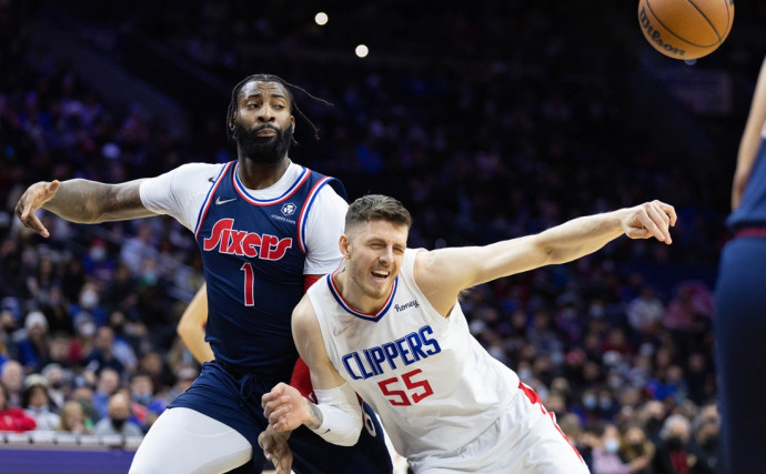 Clippers rally from 24 down to stun 76ers