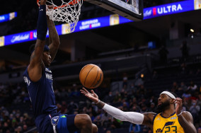 Karl-Anthony Towns leads Wolves past struggling Jazz