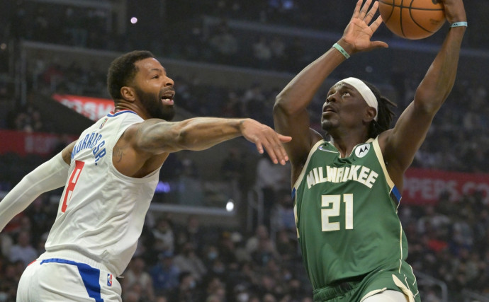 Giannis, Holiday help Bucks roll over Clippers