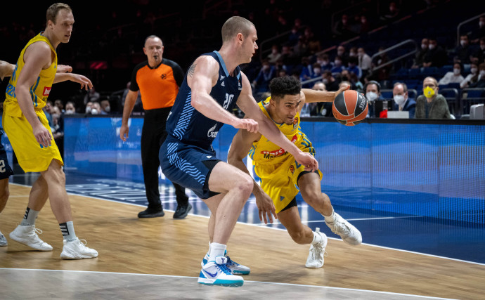 ALBA Berlin with a team effort to overcome Zenit