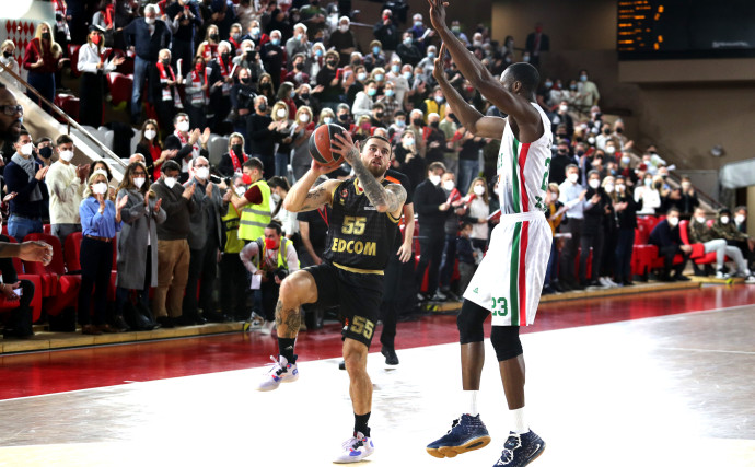 Mike James hits game winner, saves Monaco from UNICS's late comeback