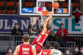 Weiler-Babb's injury casts a shadow over Bayern's comeback win vs. Hamburg