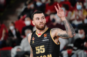 Mike James drops 24 points to help Monaco in overcoming Orleans 