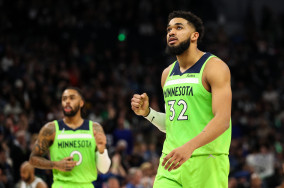 Towns and Edwards combine for 50 while Wolves drop Giannis-less Bucks to stay hot