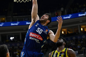 Zoosman's career-high 20 points hand Fenerbahce their 6th loss in a row