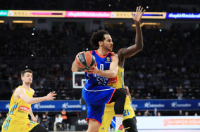 Larkin pours in season-high 28 points and secures Anadolu Efes playoff spot