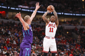 Hornets drill scuffling Bulls, 133-117