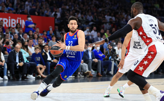 Efes take down Milan, one win away from Final 4