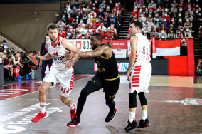 Olympiacos hold off Monaco's comeback in a crucial Game 3 win