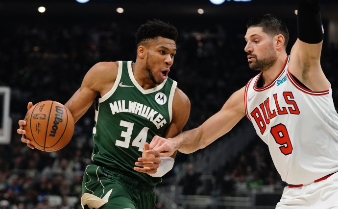 Giannis Antetokounmpo carries Bucks to Game 5 clincher over Bulls