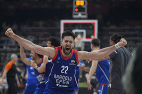 Vasilije Micic is staying in Anadolu Efes for next season