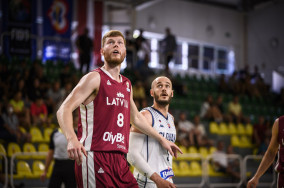 Davis Bertans puts on a scoring display to ease Latvia past Slovakia