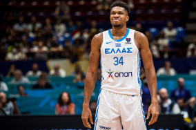 Giannis Antetokounmpo goes off for 41 against Ukraine in an easy win