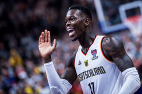 Dennis Schroder signs with the Los Angeles Lakers