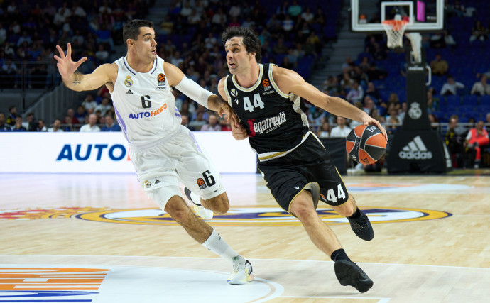 Milos Teodosic passes Vassilis Spanoulis in all-time made 3-pointers