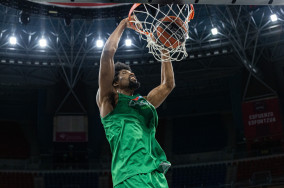 Kevarrius Hayes to play against Baskonia tonight