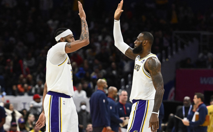 'MVP': LeBron James reacts to Anthony Davis 55-point performance