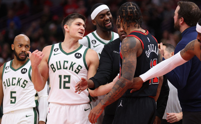 DeMar DeRozan reacts to being elbowed by Grayson Allen